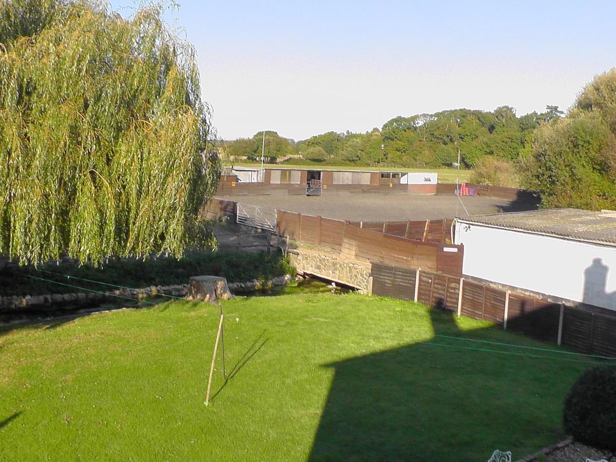 Willowbrook Riding Centre Bed & Breakfast Chichester Exterior photo